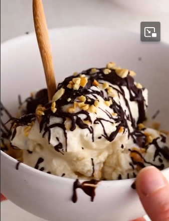 EASY SNICKERS PROTEIN ICE CREAM