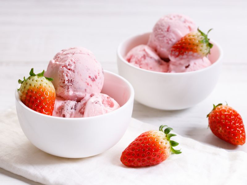 FRESH STRAWBERRY ICE CREAM