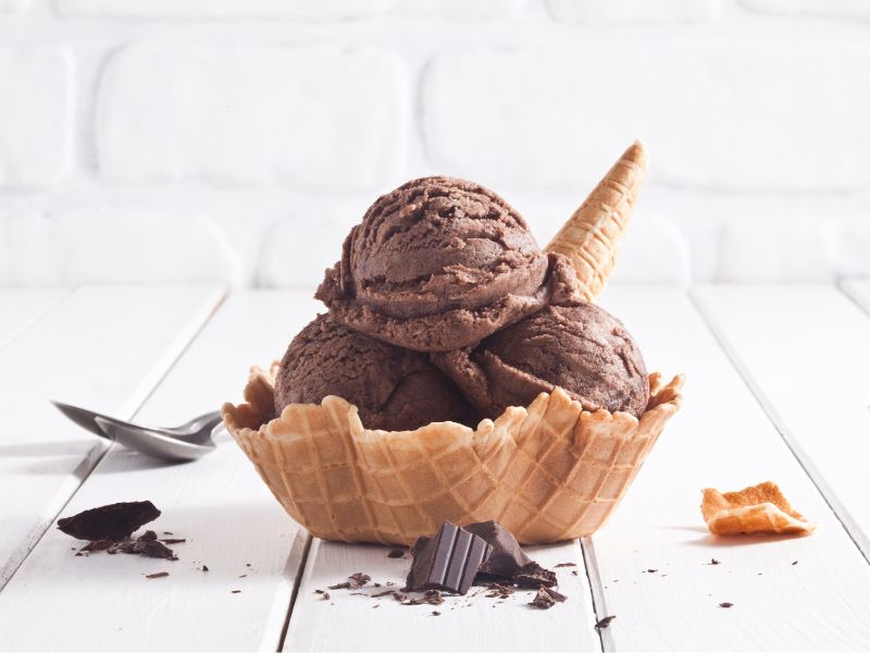 SIMPLE CHOCOLATE ICE CREAM