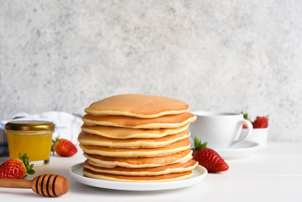 STRAWBERRY PROTEIN PANCAKES