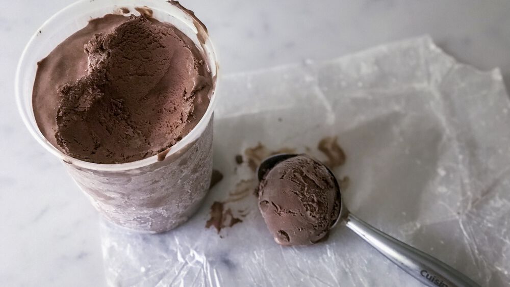 SIMPLE CHOCOLATE ICE CREAM