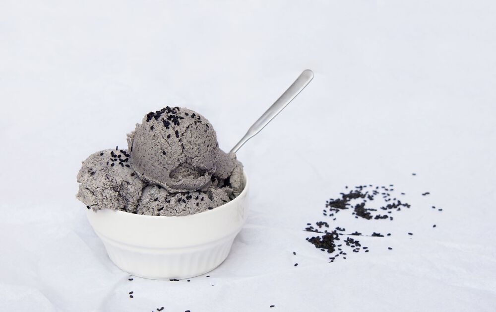 BLACK SESAME COOKIES AND CREAM ICE CREAM