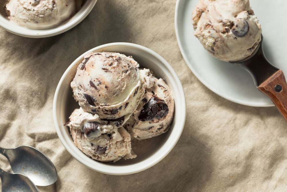 PEANUT BUTTER CUP WITH MARSHALLOW SWIRL ICE CREAM