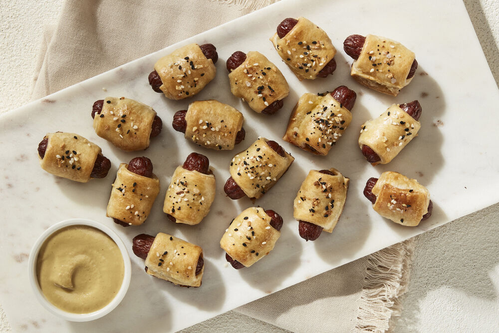 EVERYTHING BAGEL PIGS IN A BLANKET