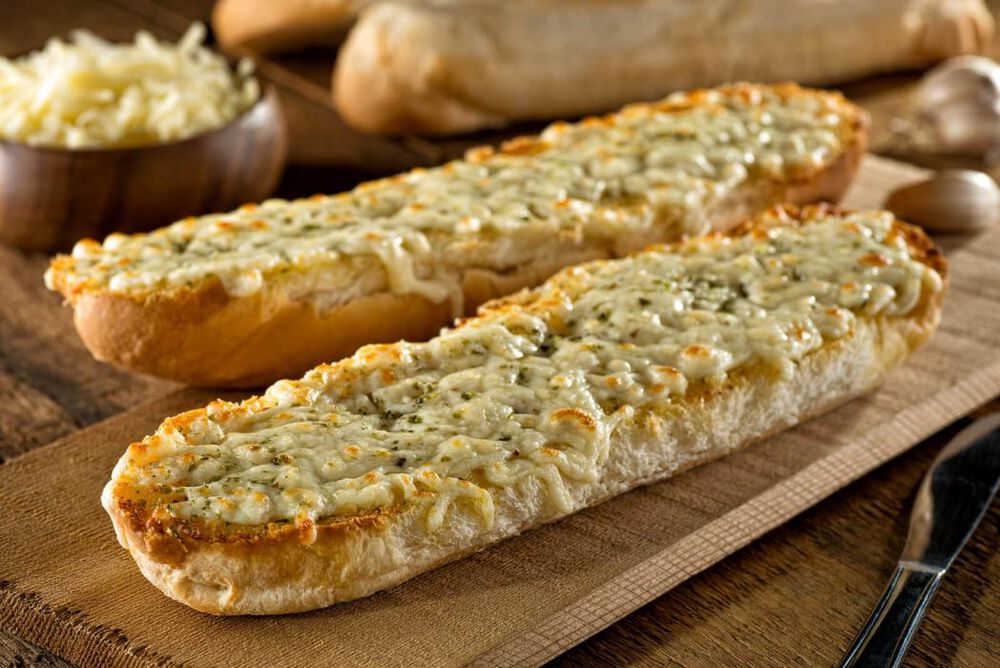 CHEESY GARLIC BREAD