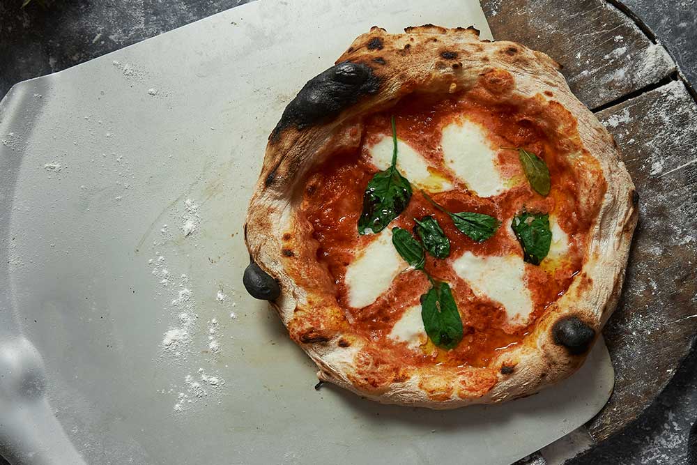 CLASSIC NEAPOLITAN MARGHERITA PIZZA