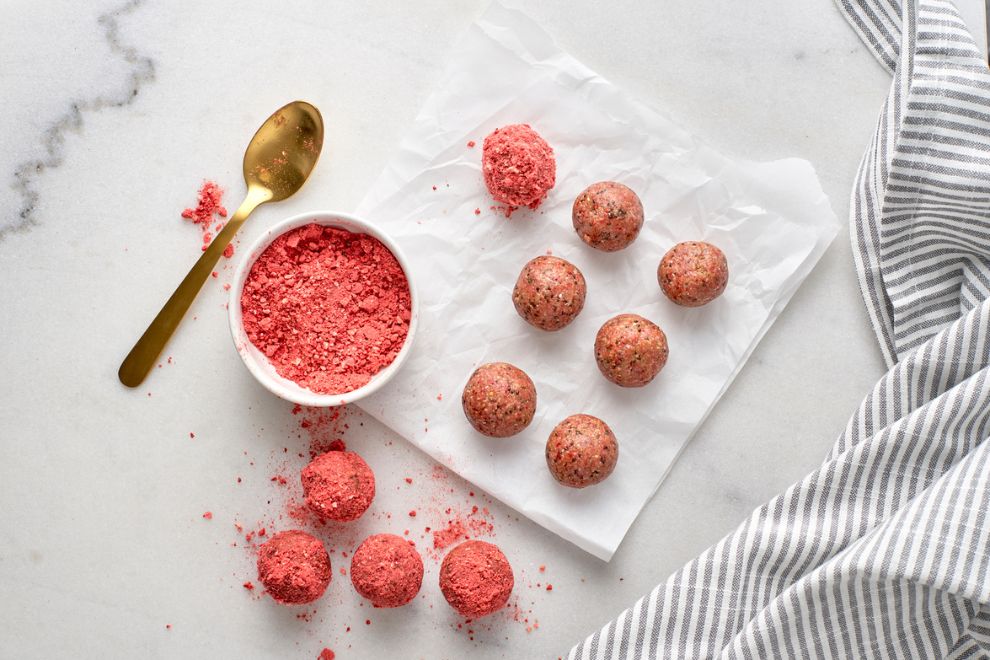 STRAWBERRY BLISS BALLS
