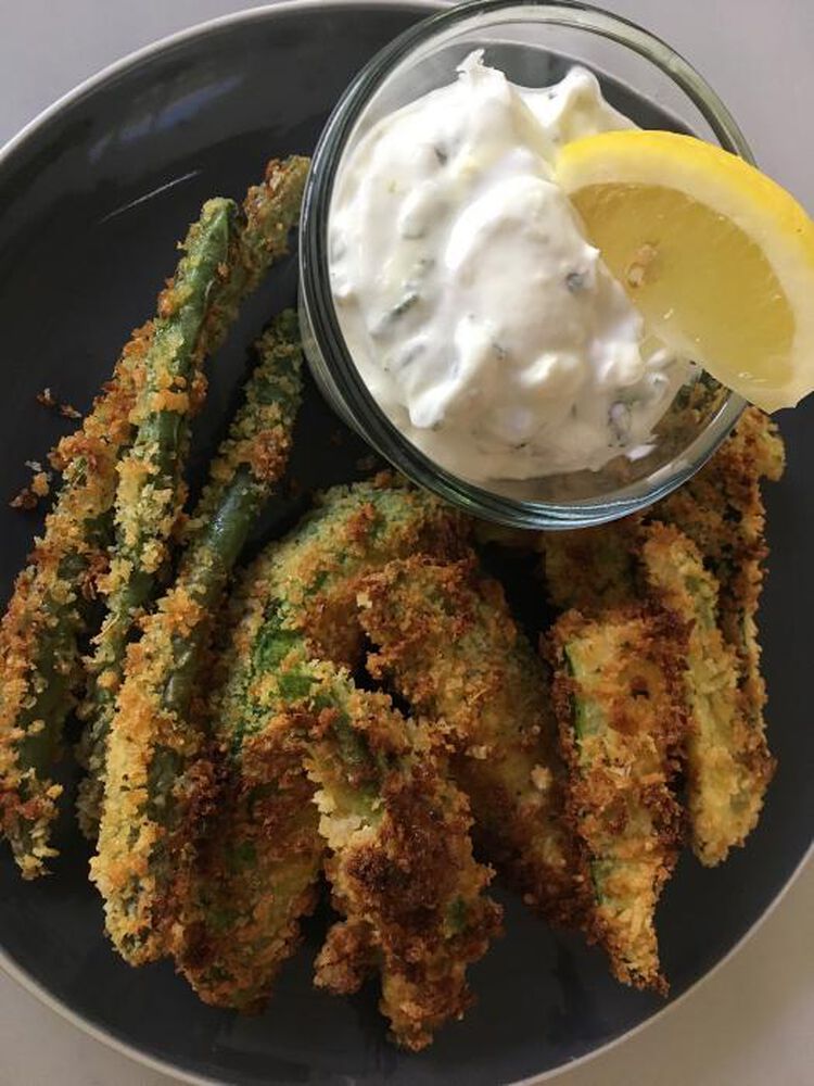 VEGGIE STICKS WITH HERBED YOGURT DIP